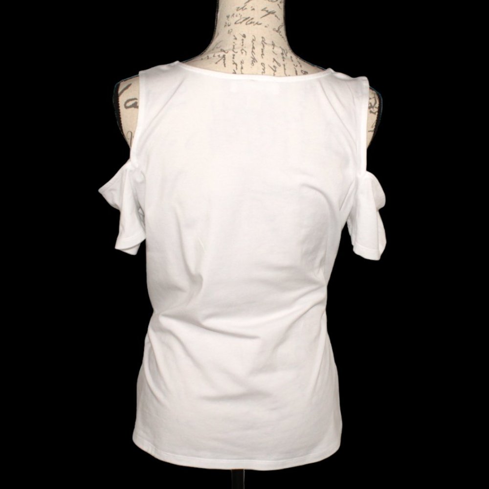 Hot summer, cold shoulder! - Picture 5 of 12